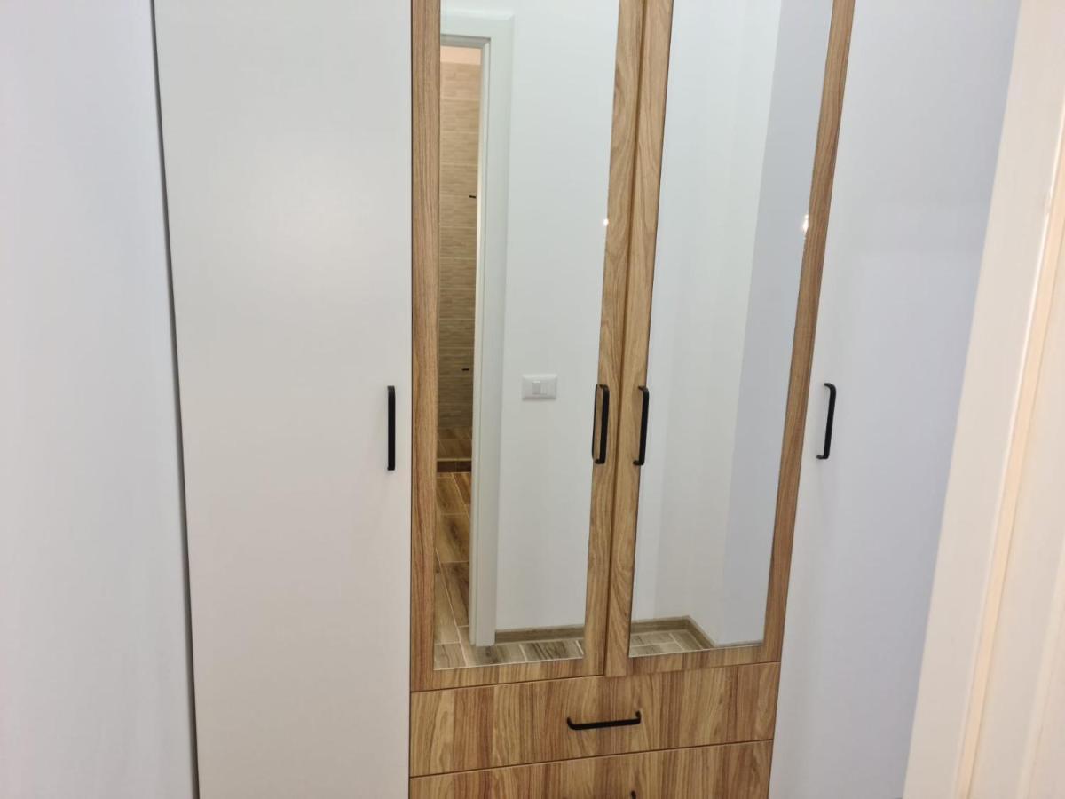 Apartament Lucian Apartment Ramnicu Valcea Exterior photo